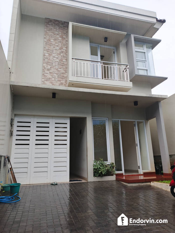 Dijual/ Disewakan  Single New house Kemang timur Mampang Jakarta selatan. 