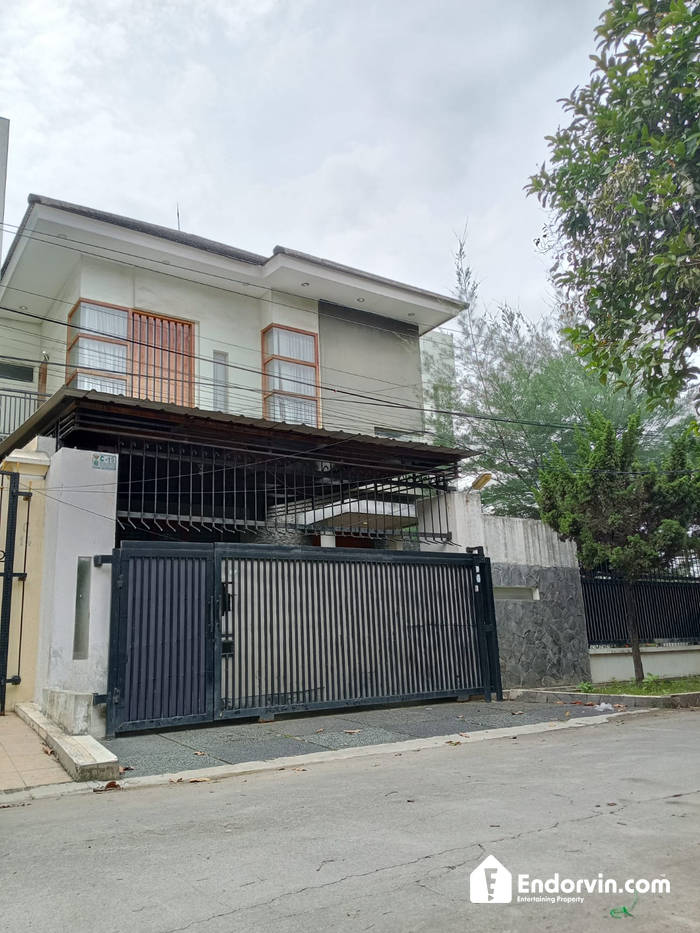 Dijual Rumah 2 Lantai Furnish Mewah Selangkah Stadion Patriot Kota Bekasi