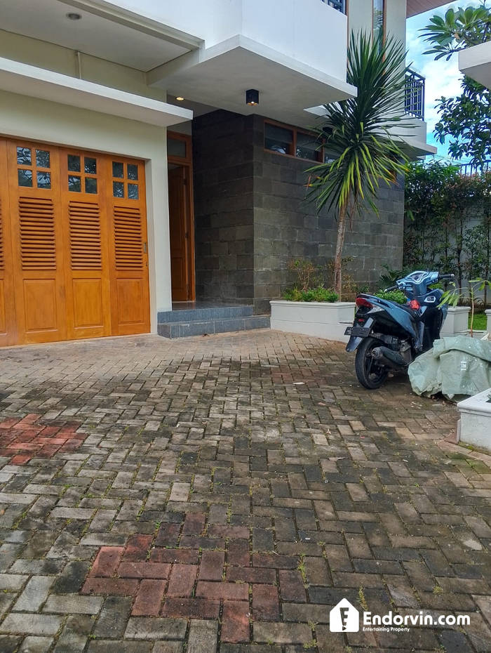 Luxury Living in the Heart of Kemang Hunian Mewah dengan Private Pool & Lingkungan Asri
