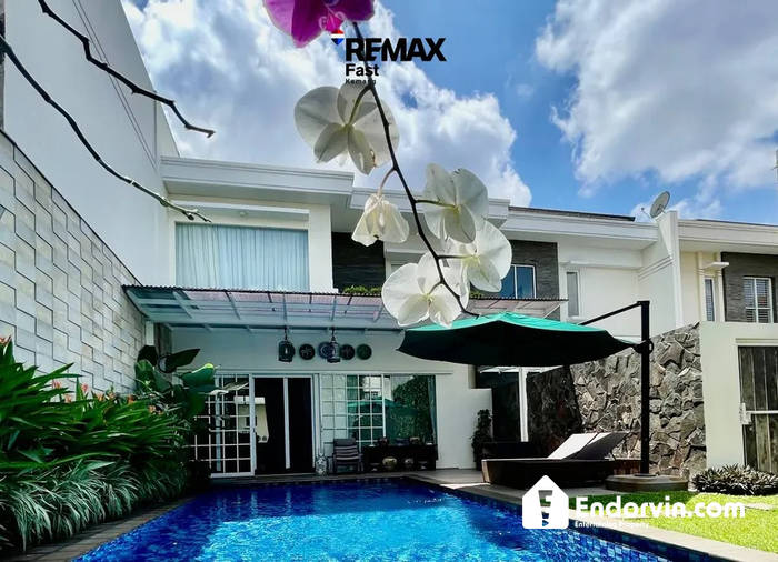 Dijual Rumah Asri & Eksklusif Jaksel | Kolam Renang & Taman Luas