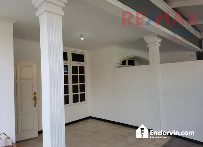 DISEWAKAN – RUMAH INDUK HOEK (POJOK) | SIAP HUNI WILAYAH KEMANG JAKARTA SELATAN