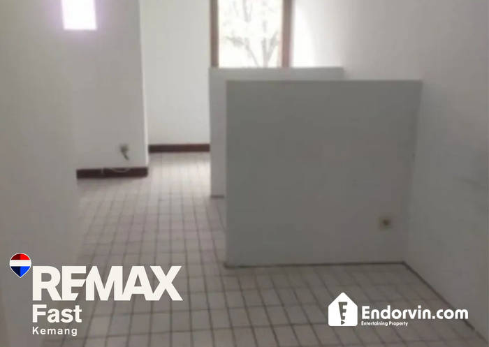 Disewakan Ruang Kantor 35m2 di Mampang Prapatan Jakarta Selatan – Akses Jalan Utama, Include Service Charge