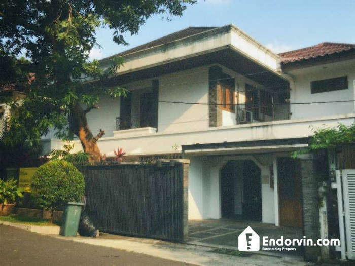 Di Jual Cepat Murah Rumah Klasik/Rumah Tua 2 Lantai Dalam Komplek (dekat Patra Jasa Jakarta Selatan)