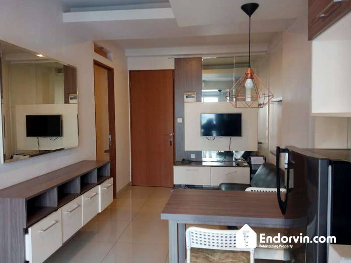 Disewakan 2 Bedroom Oak Tower B – Lantai 3, View Kolam Renang, Full Furnish, LRT 3 Menit