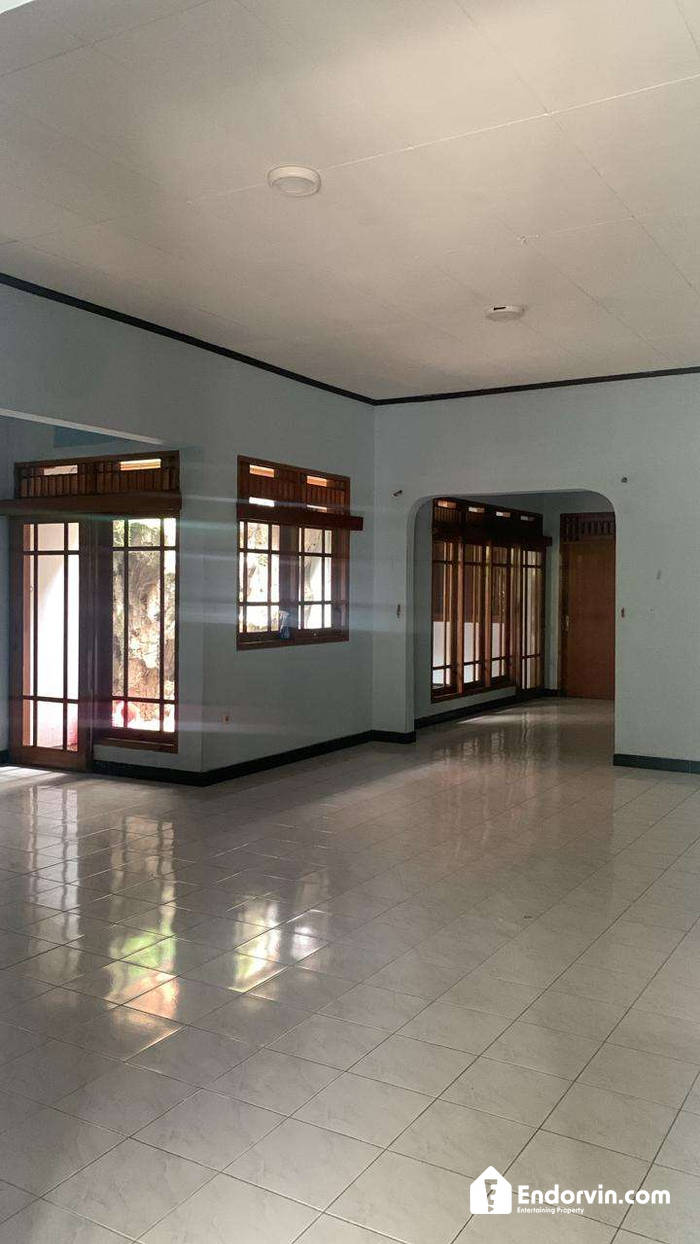 Disewakan Rumah Area Tanjung Duren Selatan Jakarta Barat Row Jalan 2 Mobil, Cocok Untuk Kantor