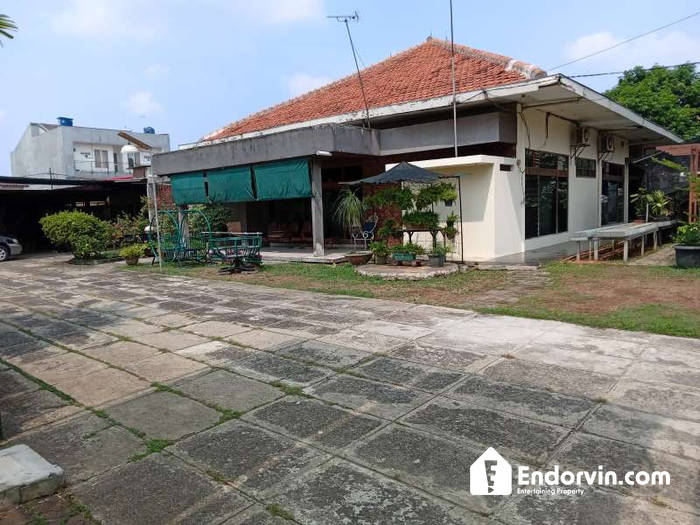 Dijual Rumah Area Pancoran Jaksel Kawasan Strategis Suasana Hijau Dan Asri, Taman Luas