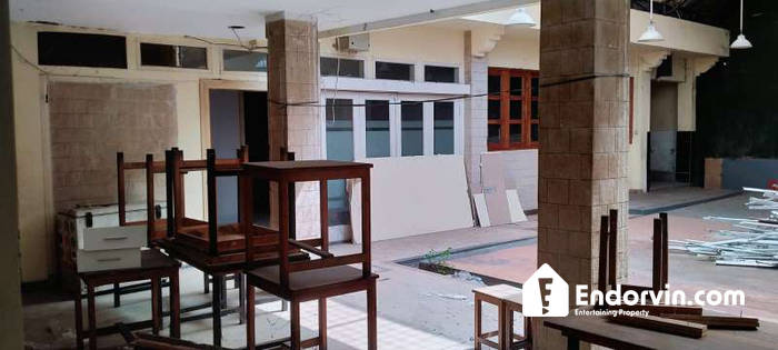 DISEWA KAN TEMPAT USAHA PINGGIR JALAN DAERAH TEBET JAKARTA SELATAN 