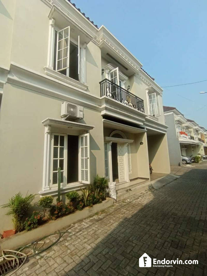 RUMAH TOWNHOUSE SIAP HUNI STRATEGIS — TANJUNG BARAT, LENTENG AGUNG - JAKSEL