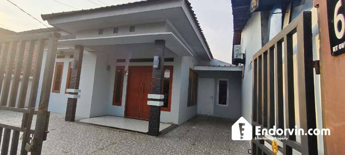 DISEWAKAN RUMAH BISA UNTUK KANTOR  DAERAH TANJUNG BARAT JAKARTA SELATAN